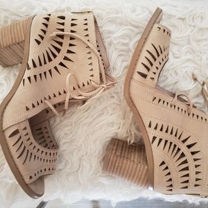 Vince Camuto Tarita sandals